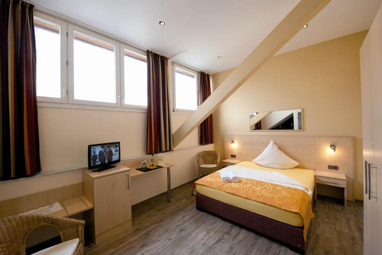 Bedroom 4, Hotel Alt Speyer, Speyer