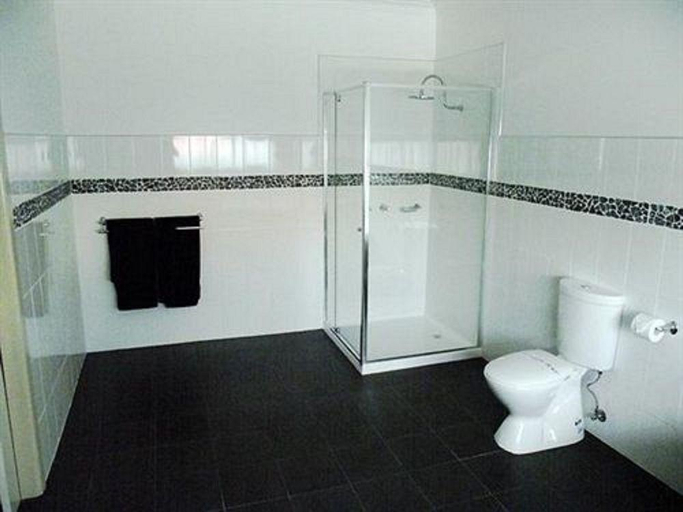 Bathroom 3, 503 On Princes Drive Motel, Latrobe - Morwell