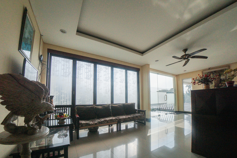 Public Area 2, RedDoorz Plus near Green Pramuka Square Mall, Central Jakarta