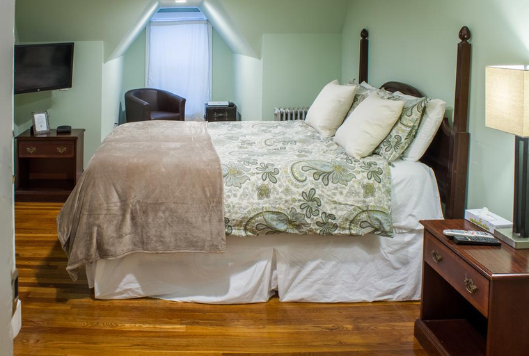 Bedroom 5, Beacon Inn 1750, Boston