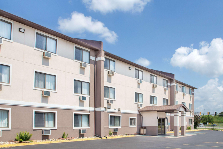 Boarders Inn & Suites by Cobblestone Hotels - Waterloo/Cedar Falls, Black Hawk