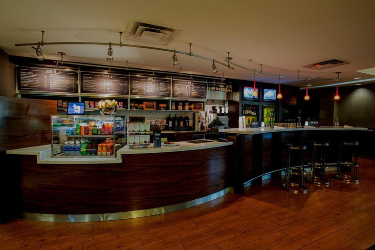 Food & Drinks 5, Courtyard Cincinnati North at Union Centre, Butler