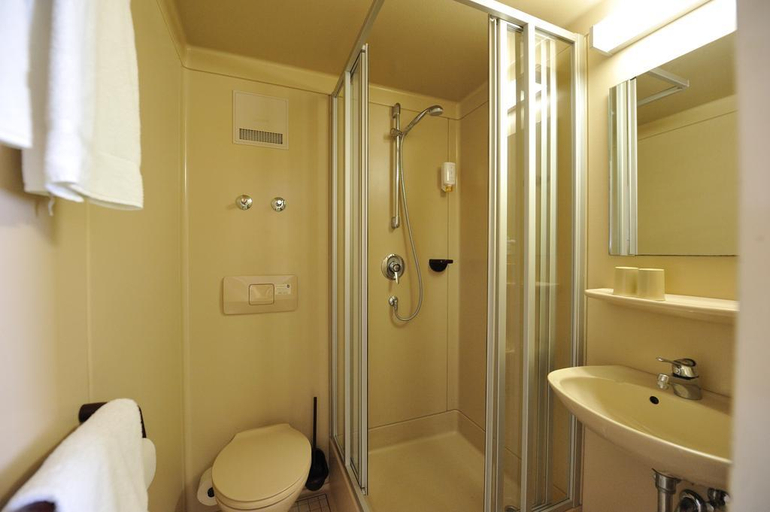 Bathroom 5, Hotel Gasthof Stift, Lindau (Bodensee)