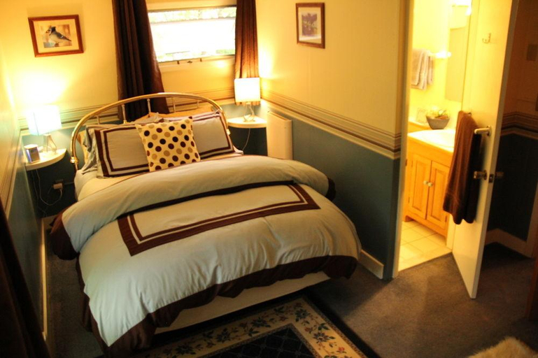 Bedroom 1, Sugartree Inn, Washington