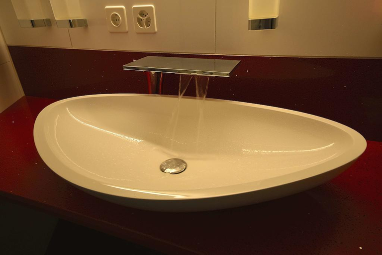 Bathroom 5, Freieck, Plessur