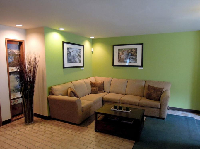 Public Area 2, Peaks Hotel & Suites, Division No. 15