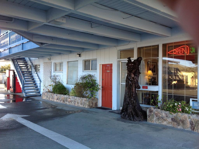 Public Area 3, Redwood Inn, Del Norte