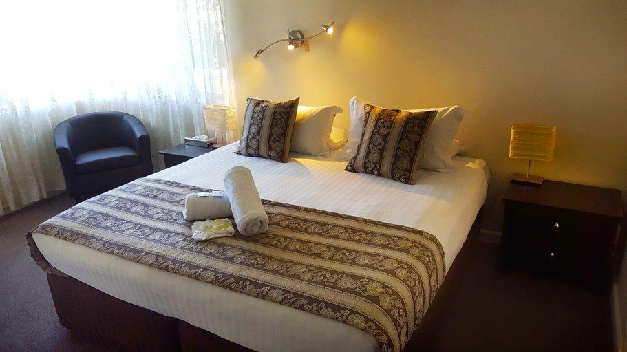 Bedroom 3, Balcony On Sixth Lodge, Murray Bridge