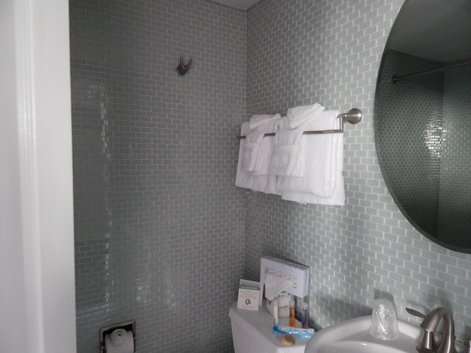 Bathroom 3, Periwinkle Inn, Cape May
