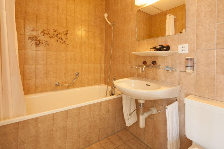 Bathroom 5, Central Continental, Interlaken