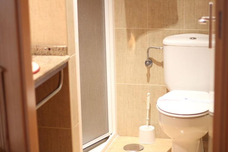 Bathroom 3, La Plaza, Cáceres