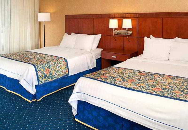 Bedroom 3, Courtyard by Marriott Detroit Dearborn, Wayne