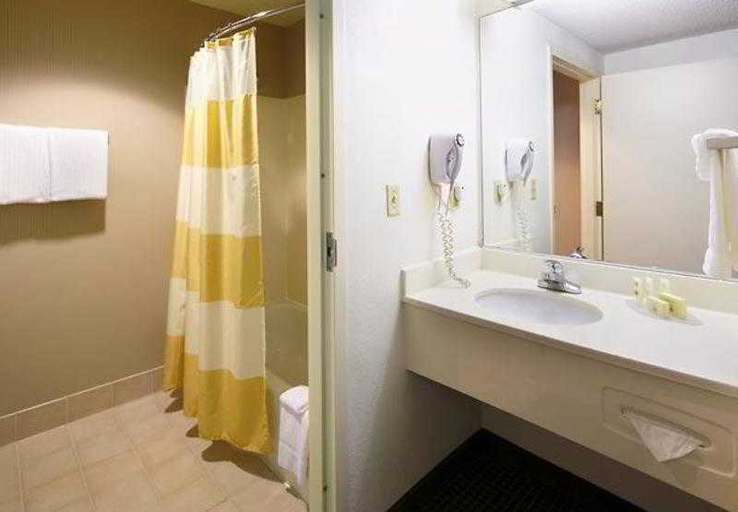 Bathroom 4, Courtyard Tulsa Central, Tulsa