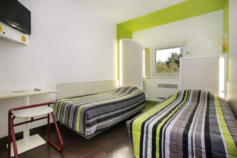 Bedroom 3, Kyriad Direct Caen Nord Memorial, Calvados