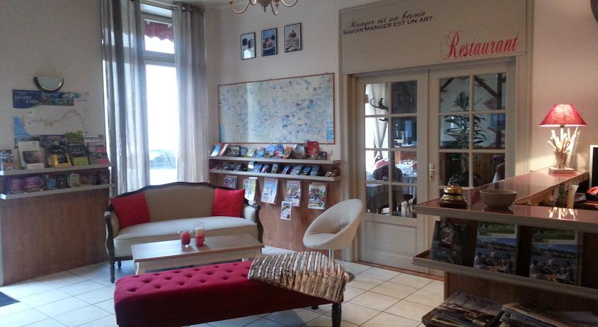 Public Area 3, Le Beaugency, Loiret