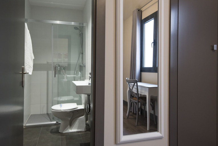 Bathroom 3, Hostal Emeritae, Badajoz
