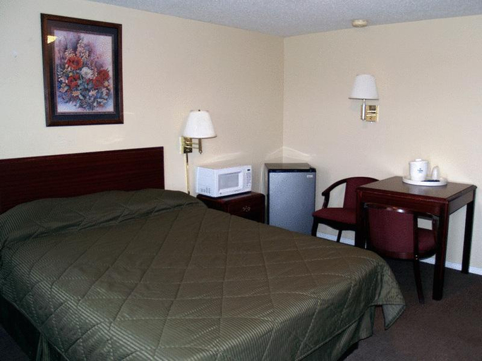 Bedroom 3, Boulevard Inn, Erie