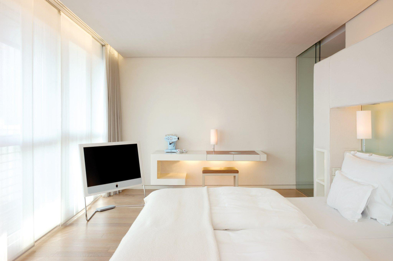 Bedroom 4, SIDE, a Member of Design Hotels, Hamburg