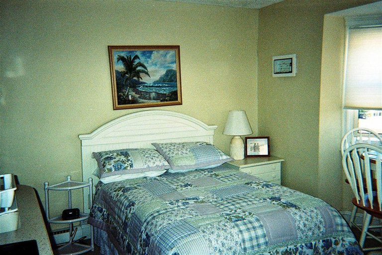 Bedroom 1, Homestead Beach Hotel, Cape May
