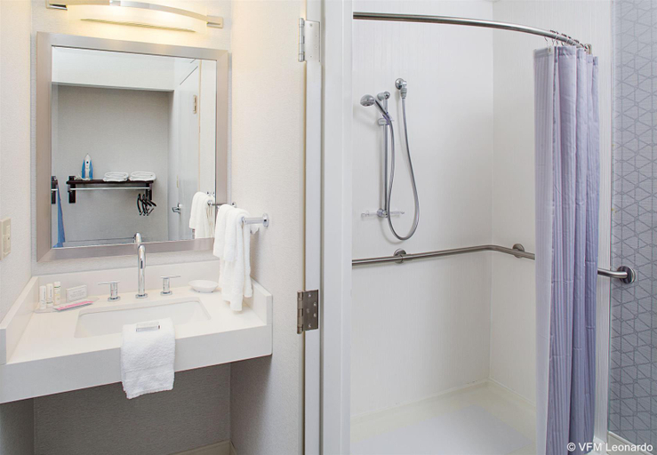 Bathroom 5, Courtyard Manchester-Boston Regional Airport, Hillsborough