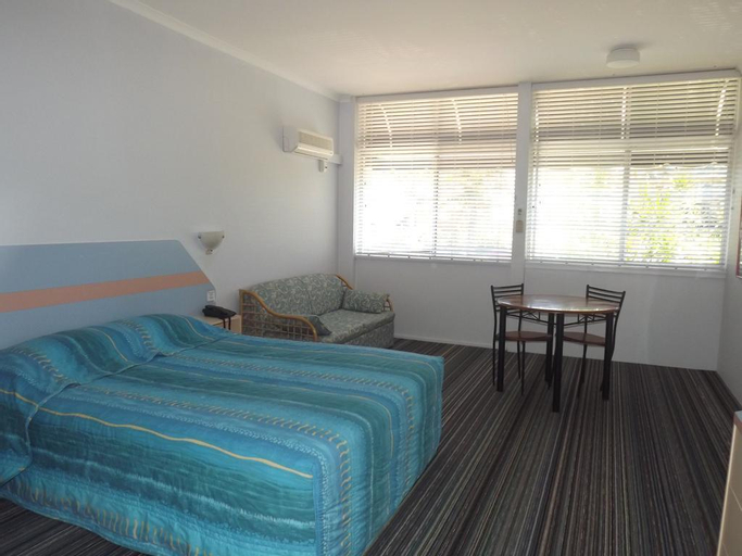 Golden Sands Motor Inn, Great Lakes