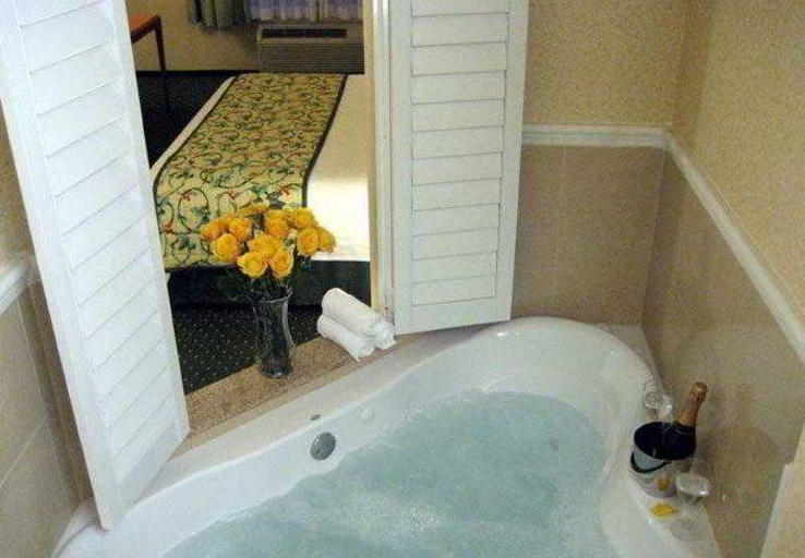 Bathroom 4, Fairfield Inn & Suites Edison-South Plainfield, Middlesex