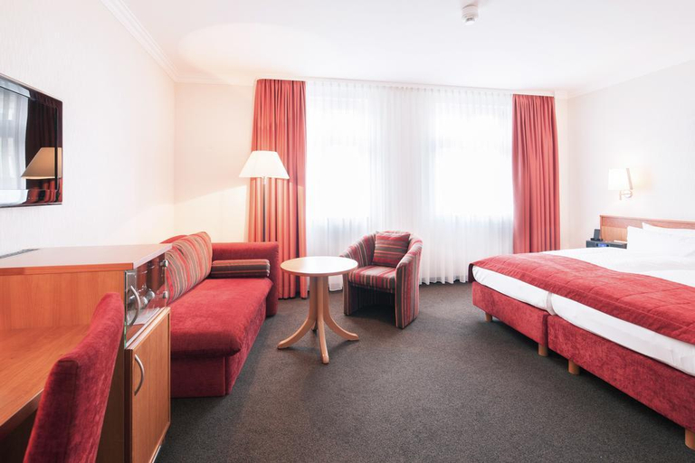 Bedroom 3, Adelante, Berlin