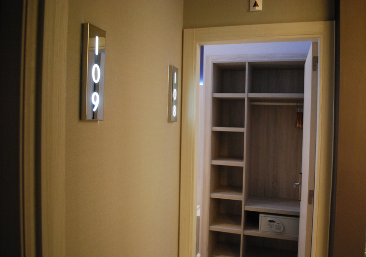 Public Area 5, Hostal Plaza Goya, Barcelona