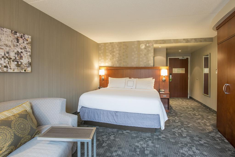 Bedroom 3, Courtyard Cincinnati North at Union Centre, Butler