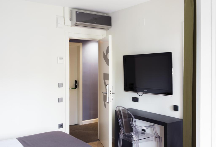 Bedroom 4, Hostal Joaquín Costa, Huesca