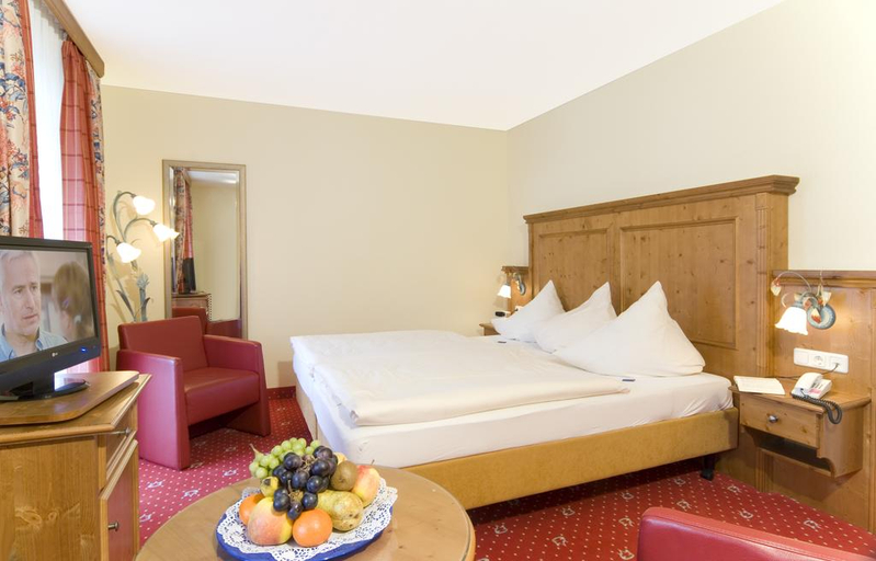 Bedroom, Kronprinz Alpenhotel, Berchtesgadener Land
