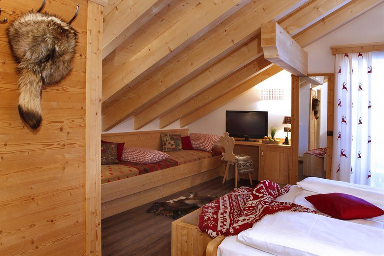 Bedroom 3, Hotel Somont, Bolzano