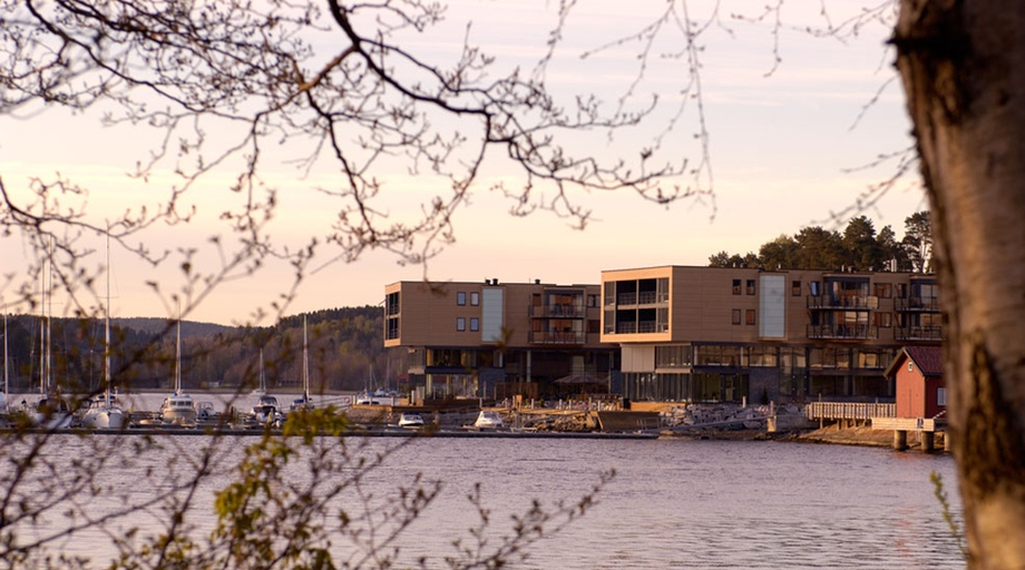Exterior & Views