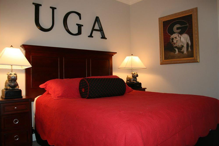 Bedroom 5, Georgia Gameday Center, Clarke