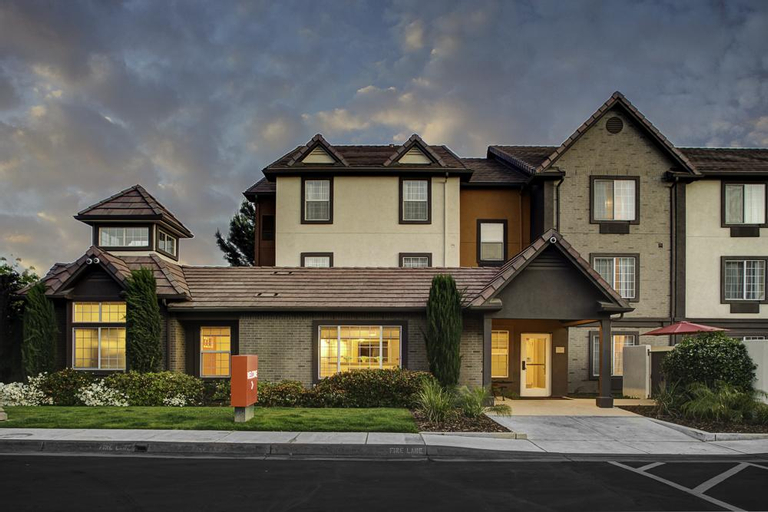 Towneplace Suites By Marriott Fresno, Fresno