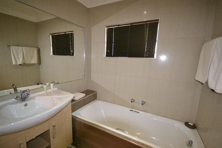 Bathroom 4, Accommodation at Vans No Loadshedding, City of Tshwane