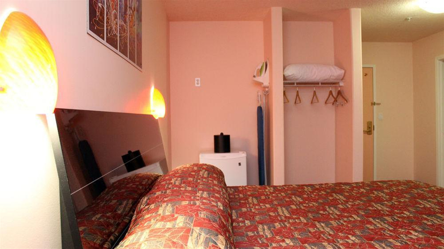 Bedroom 3, Crystal Star Inn LeDuc, Division No. 11