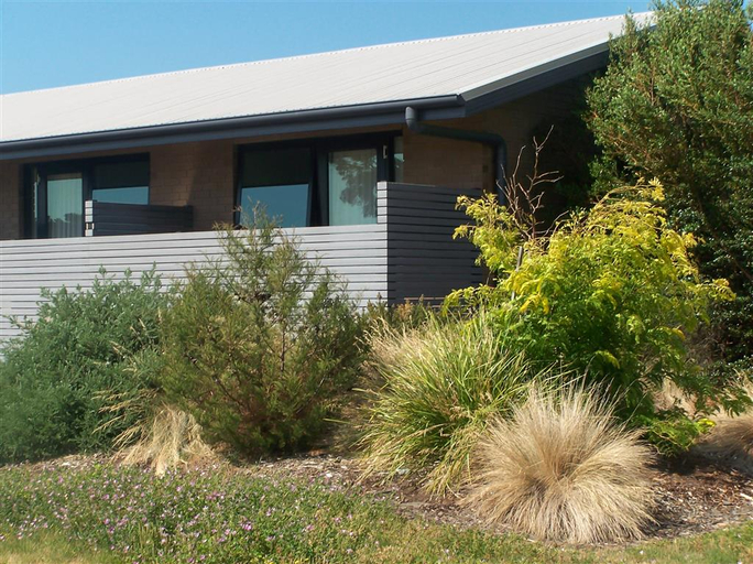 Exterior & Views 2, Foreshore Hotel, Clarence