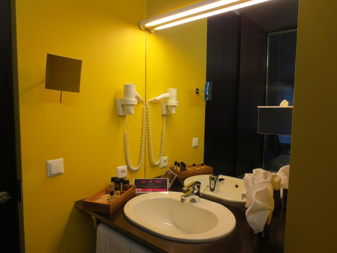 Bathroom 4, "Quality Hosts Arlberg" Hotel Lux Alpinae, Landeck