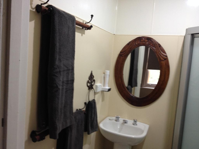 Bathroom 4, Penghana Bed & Breakfast, West Coast