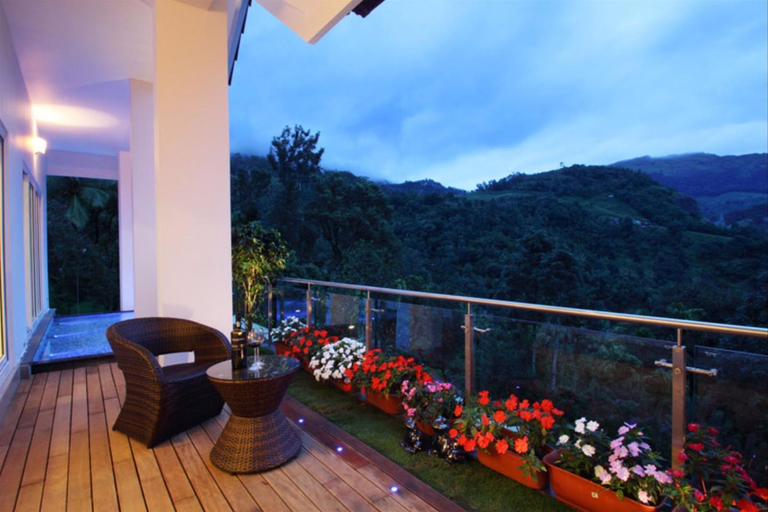 Exterior & Views