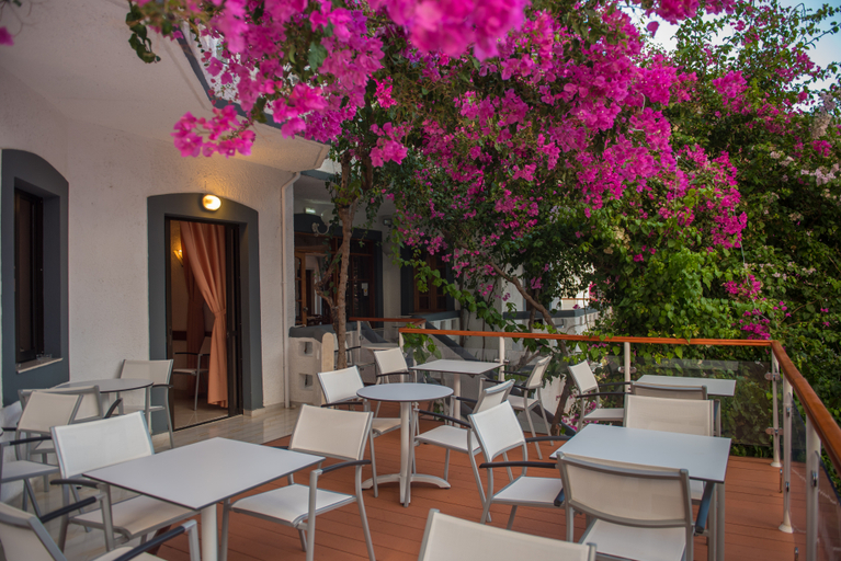 Food & Drinks 1, Fevro, Crete