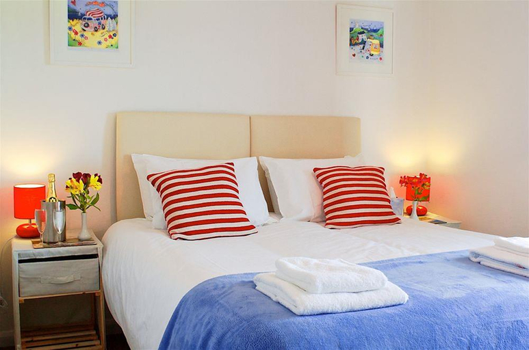 Bedroom 2, The Old Wainhouse, Cornwall