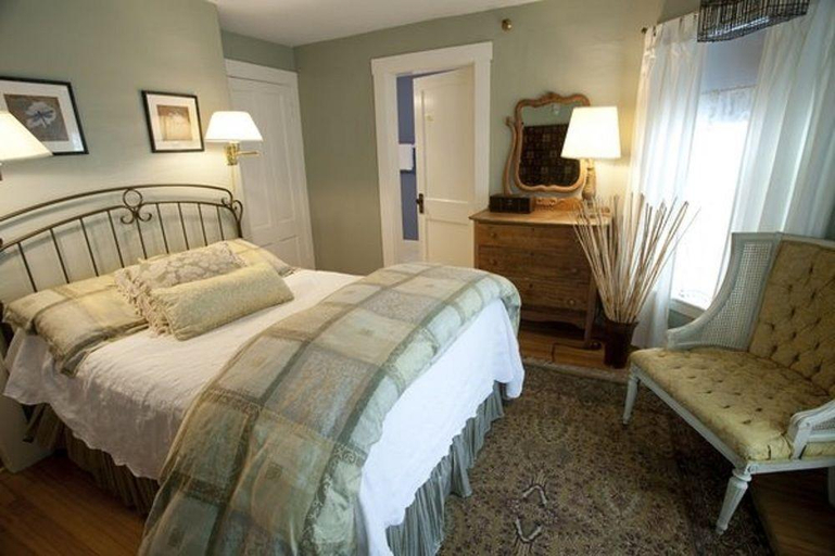 Bedroom 5, Monadnock Inn, Cheshire