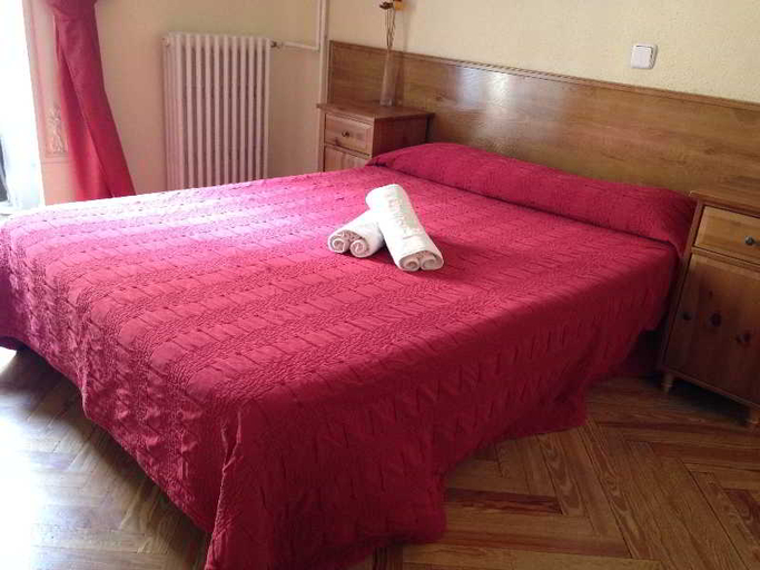 Bedroom 4, Aresol, Madrid
