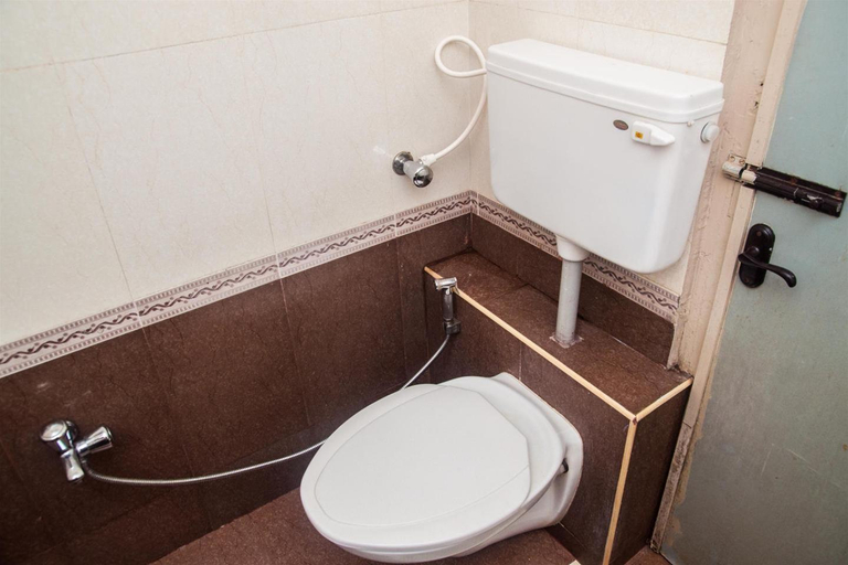Bathroom 4, Hotel Gurupriya, Dindigul