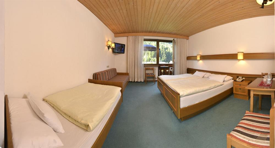 Bedroom 3, Hotel Pontives, Bolzano