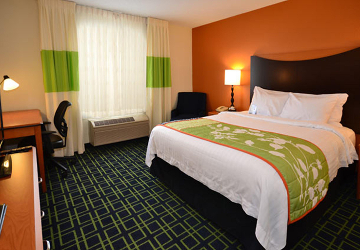 Bedroom 4, Fairfield Inn & Suites Jefferson City, Cole