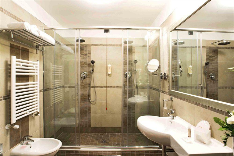 Bathroom 2, Cosmopolitan Bologna, Bologna