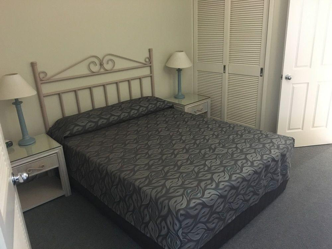 Bedroom 3, Il Palazzo Boutique Apartment Hotel, Cairns